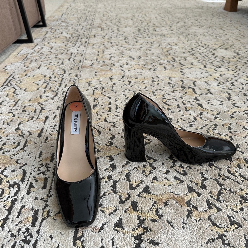 NEW Steve Madden classic black heel